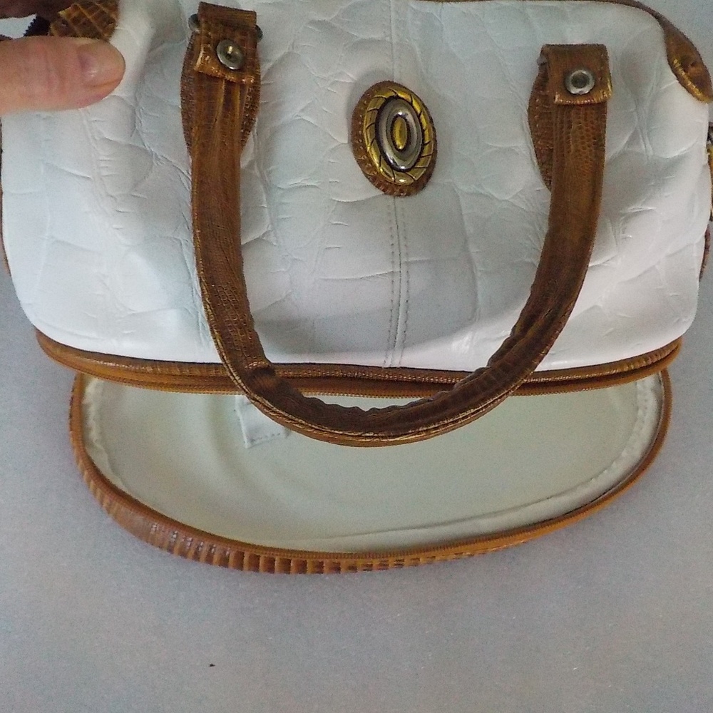 Handbag/CrossBody Zip Open Bottom Section - Picture 4 of 10